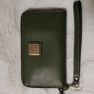 DOONEY & BOURKE ZIP AROUND WRISTLET/WALLET